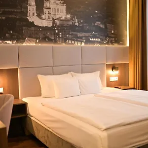 Hotel 12 Revay